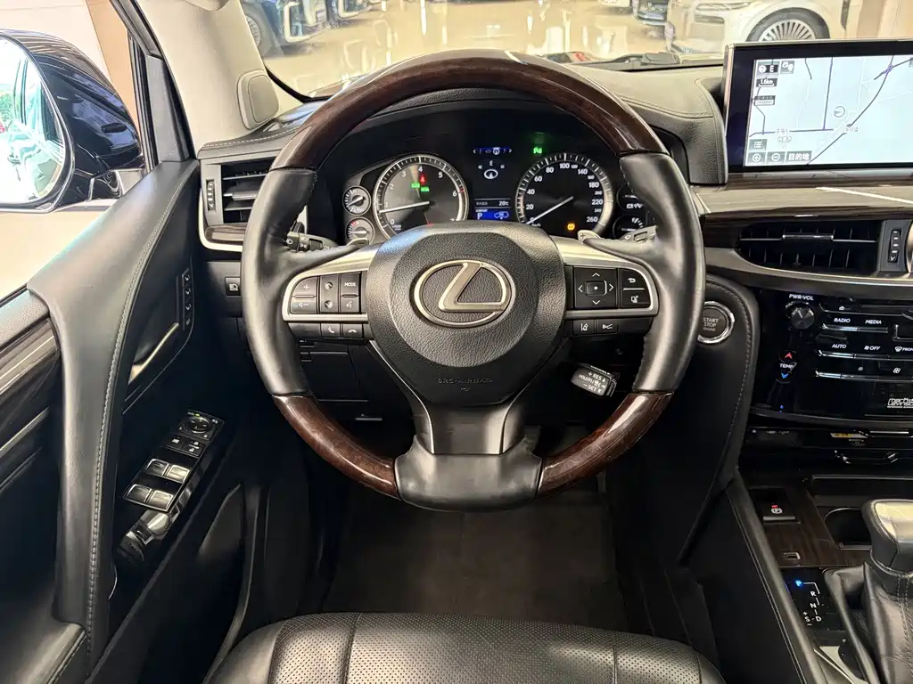Lexus LX — миниатюра 11