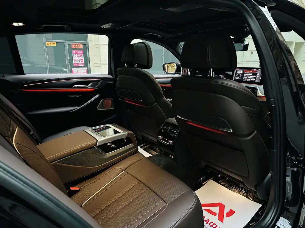 BMW 5 Series — миниатюра 15
