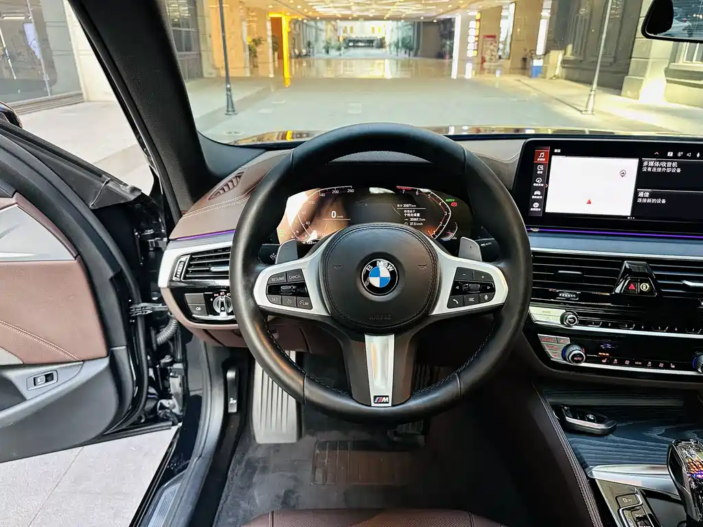BMW 5 Series — миниатюра 12