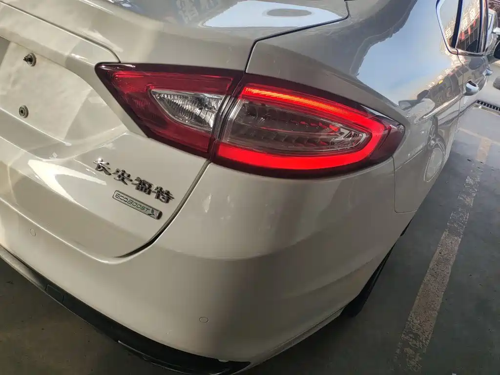 Ford Mondeo — миниатюра 8