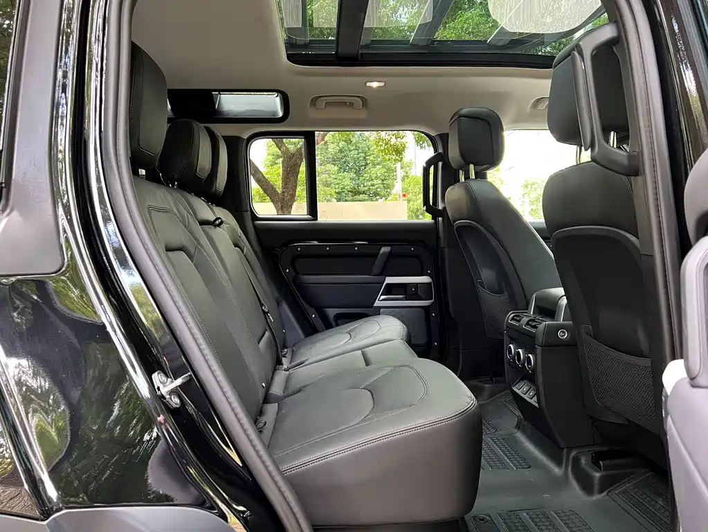 Land Rover Defender — миниатюра 18