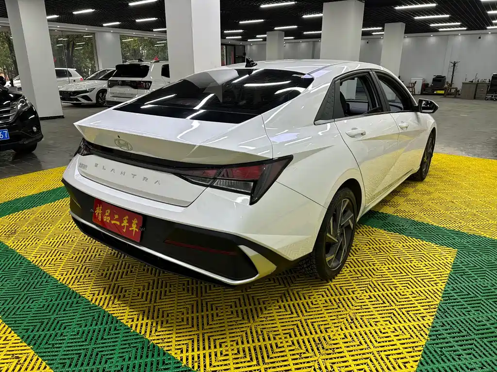 Hyundai Elantra — миниатюра 4