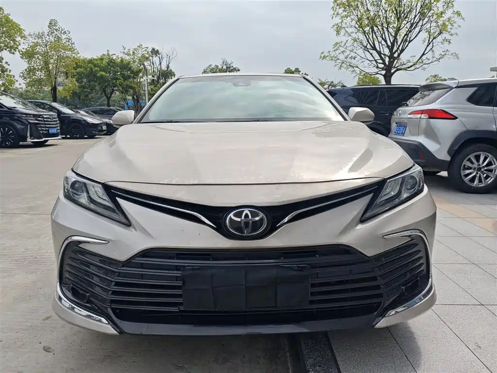Toyota Camry — миниатюра 3