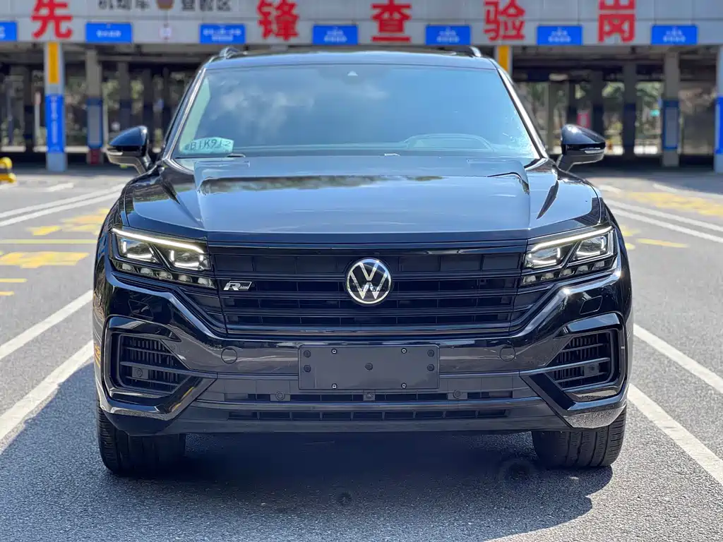 VOLKSWAGEN TOUAREG