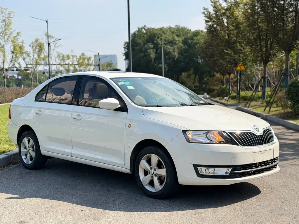 Skoda Rapid — миниатюра 5