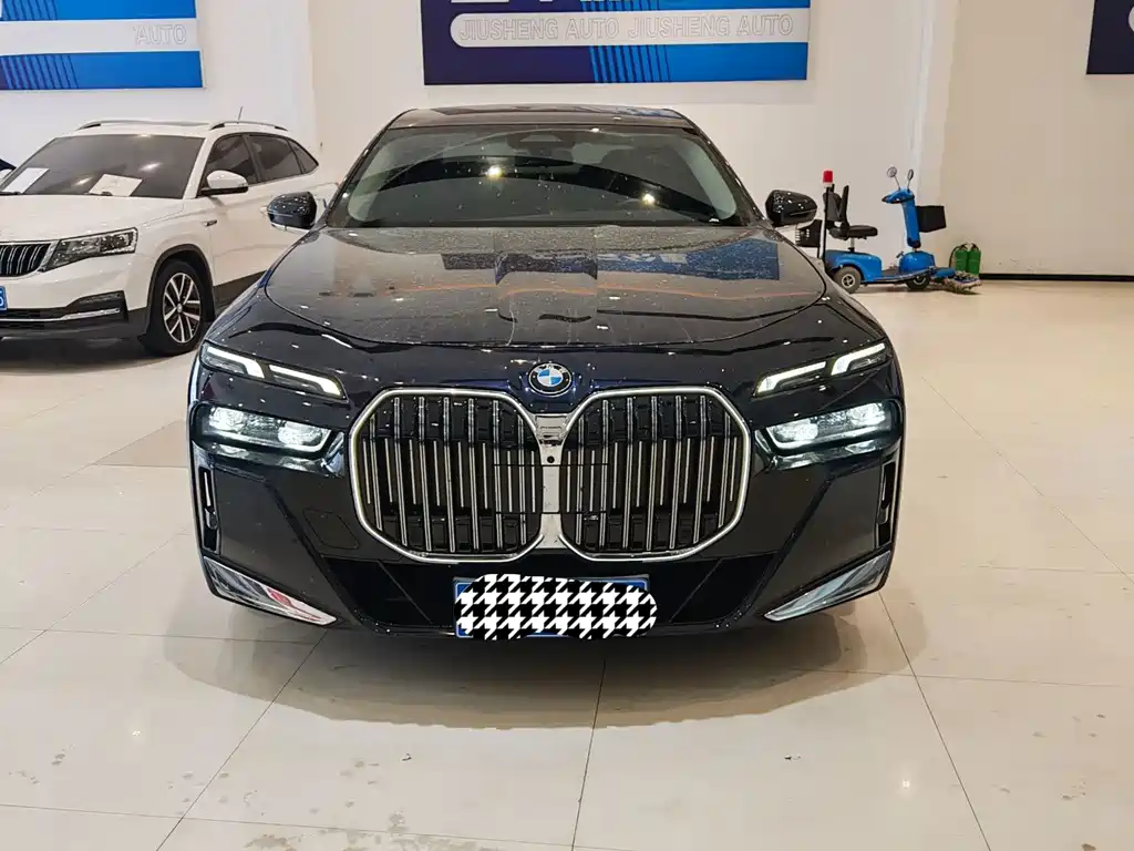 BMW 7 Series — миниатюра 2