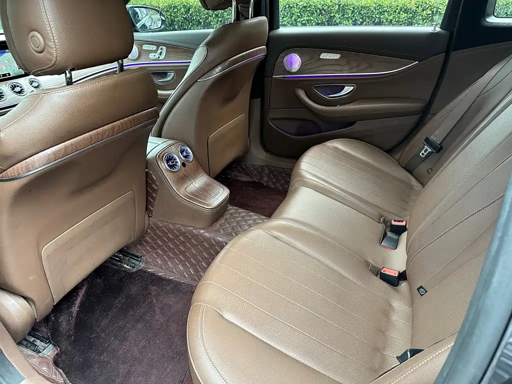 Mercedes-Benz E-Class — миниатюра 9