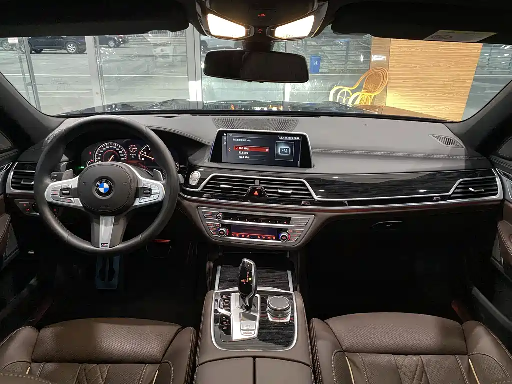 BMW 7 Series — миниатюра 9