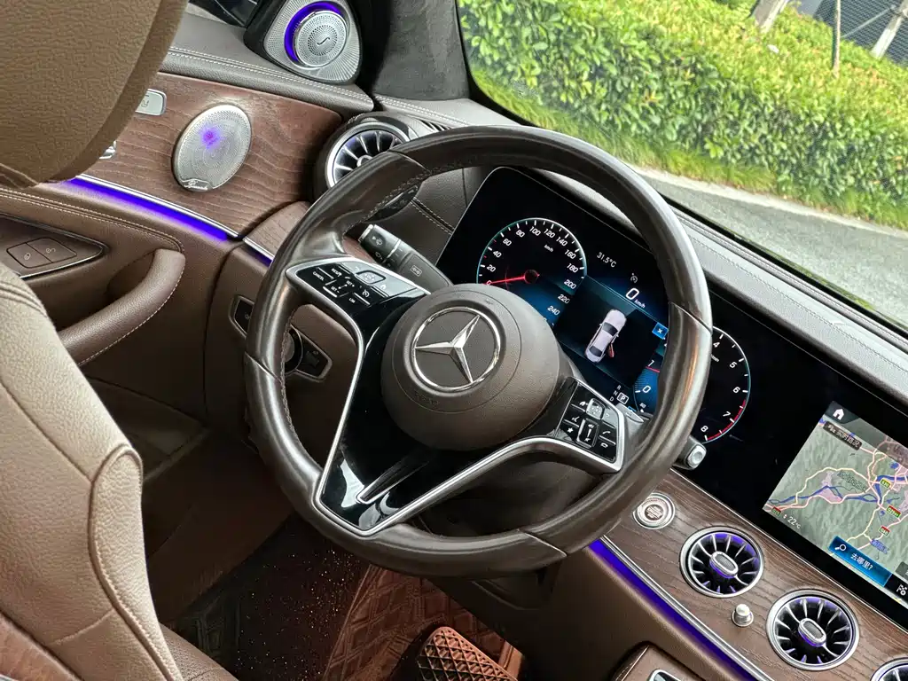 Mercedes-Benz E-Class — миниатюра 11