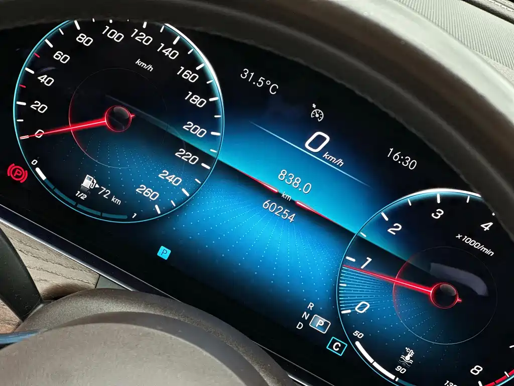 Mercedes-Benz E-Class — миниатюра 15