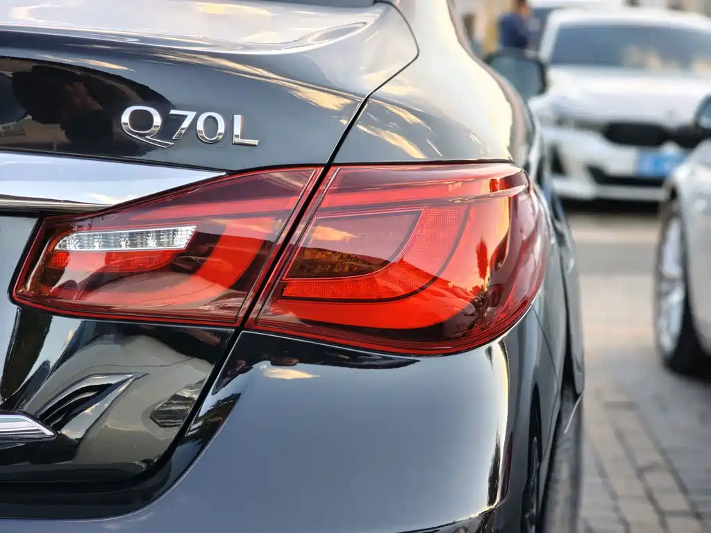 Infiniti Q70 — миниатюра 14