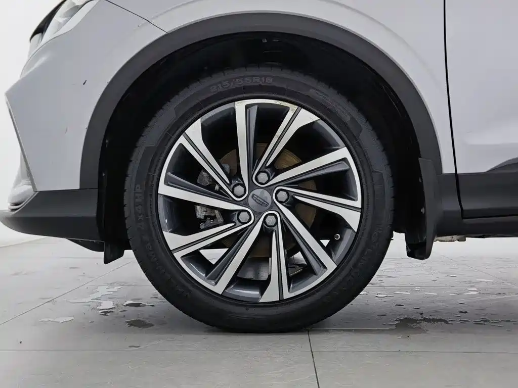 Geely Binyue — миниатюра 17