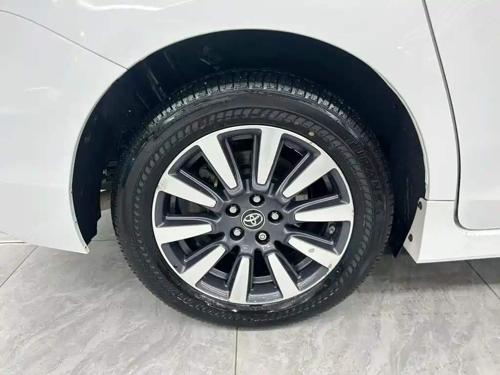Toyota Sienna — миниатюра 24