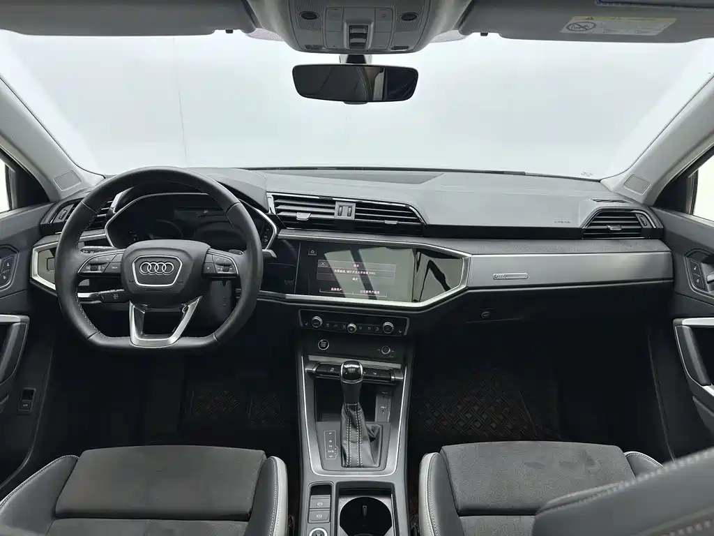 Audi Q3 2023 35 TFSI Fashion (1.4T)