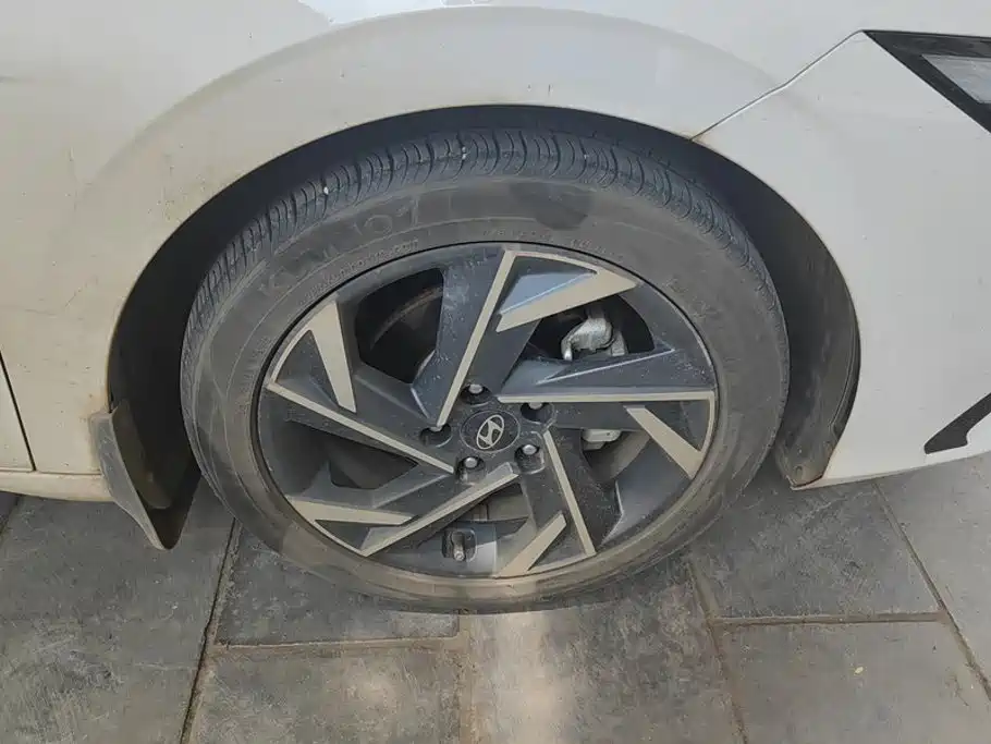 Hyundai Elantra — миниатюра 6