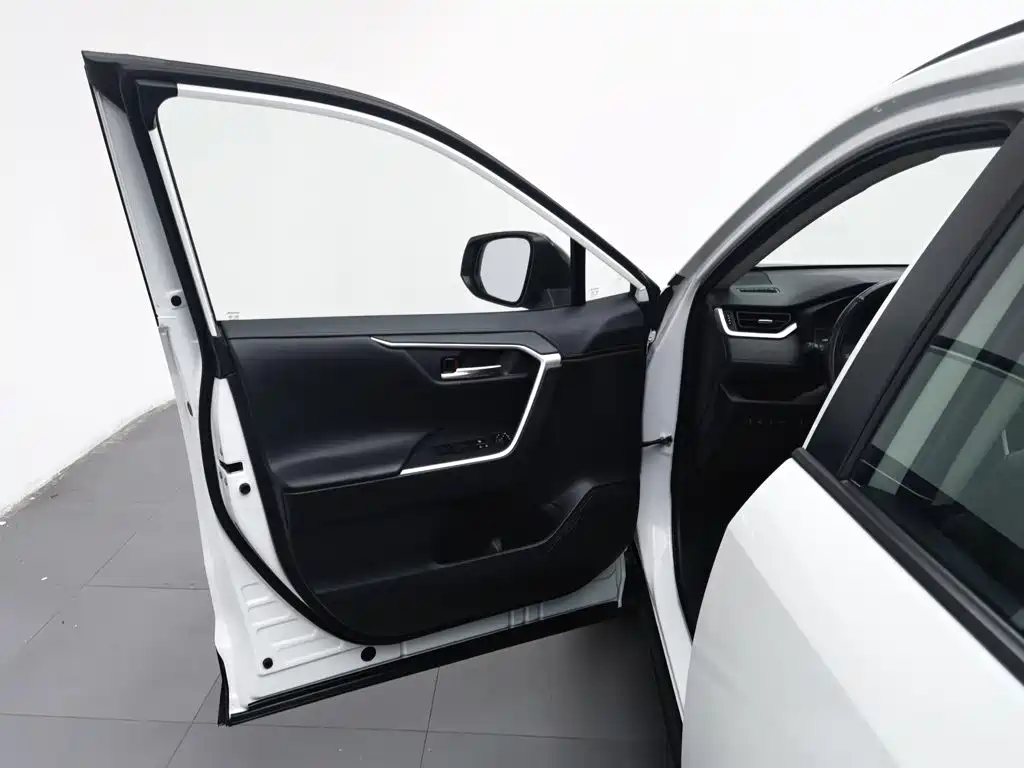 Toyota RAV4 — миниатюра 8