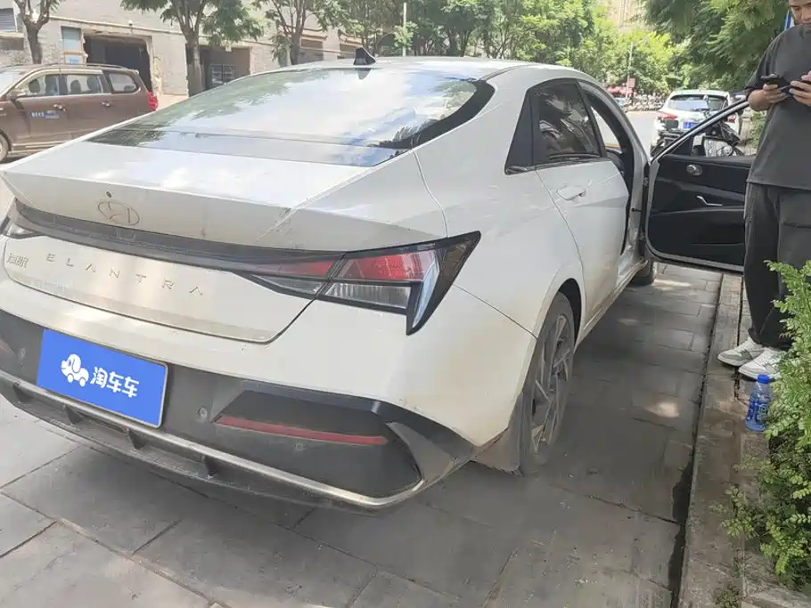 Hyundai Elantra — миниатюра 3