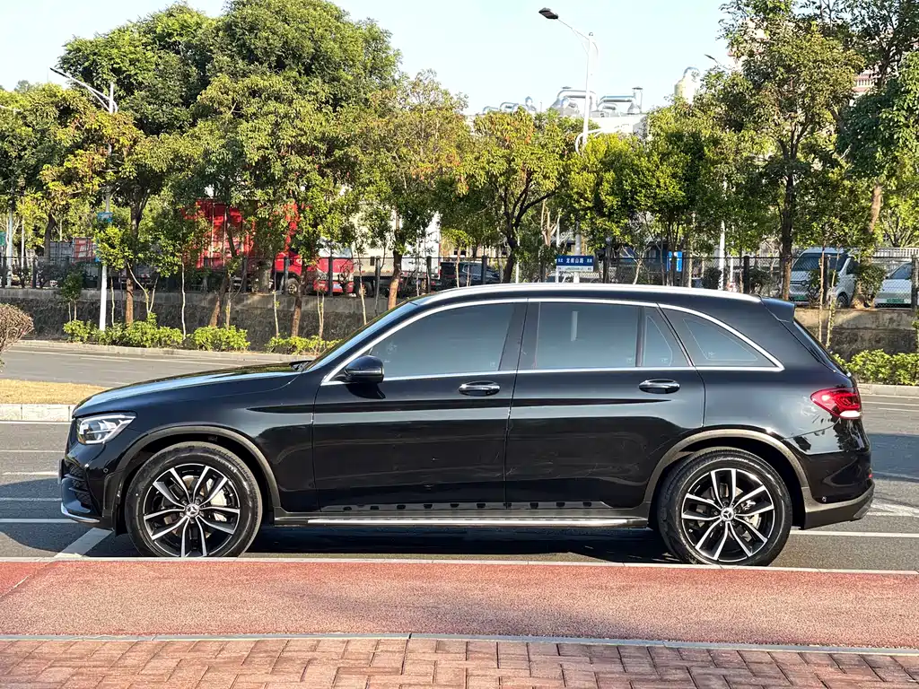 MERCEDES-BENZ GLC