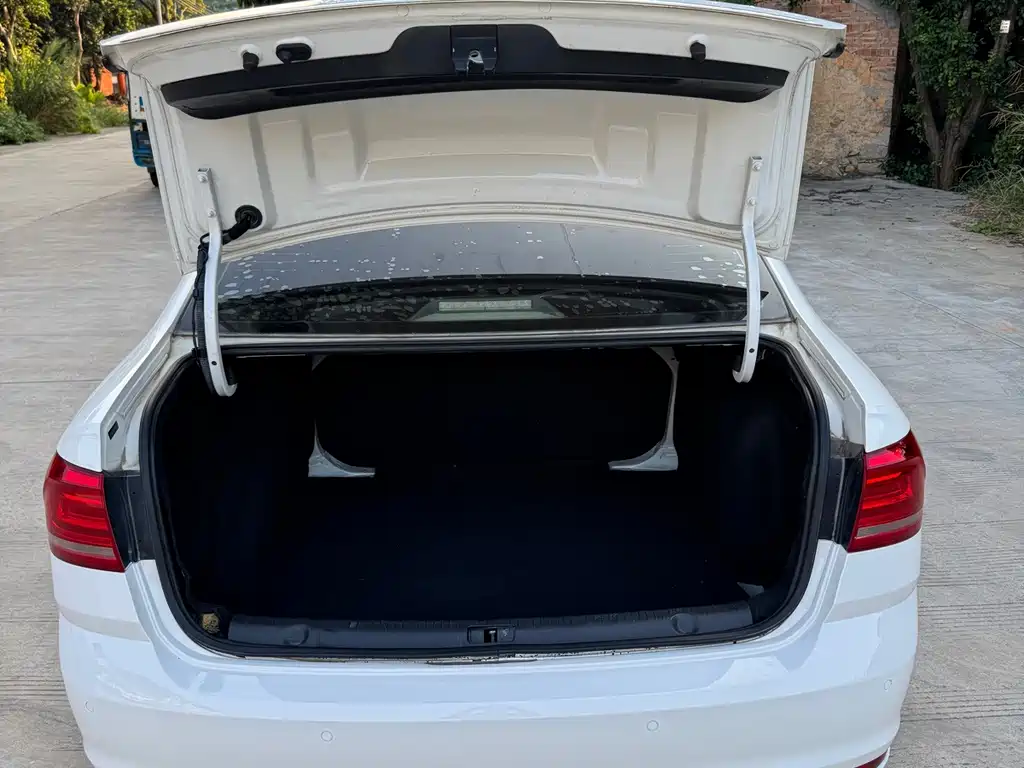 Volkswagen Lavida — миниатюра 8