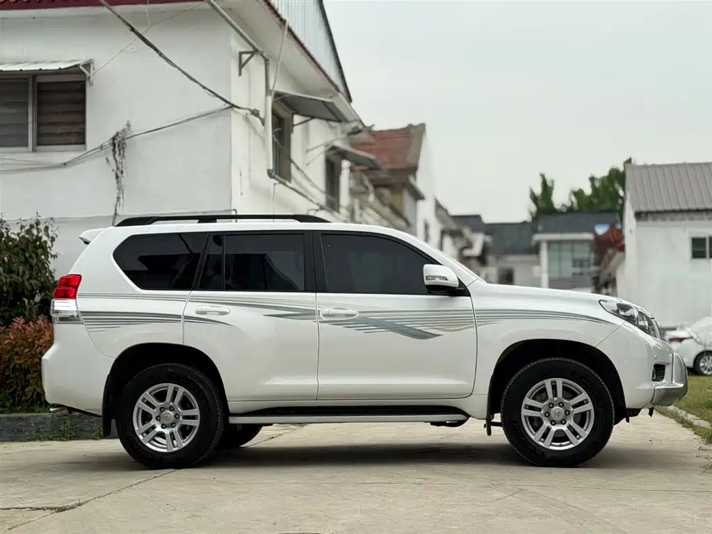 Toyota Land Cruiser Prado 2010 4.0L AT VX NAVI