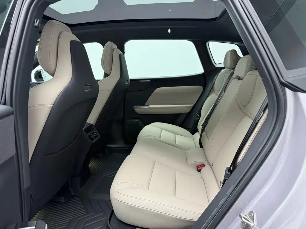 Volvo XC70 PHEV — миниатюра 6