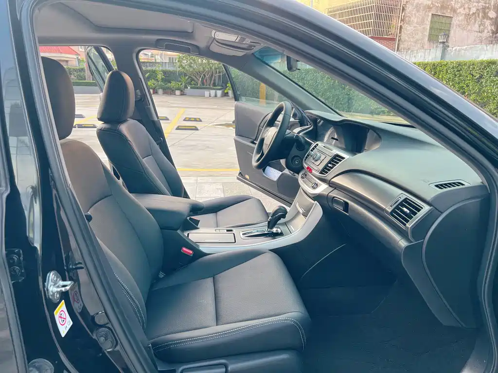 Honda Accord — миниатюра 9
