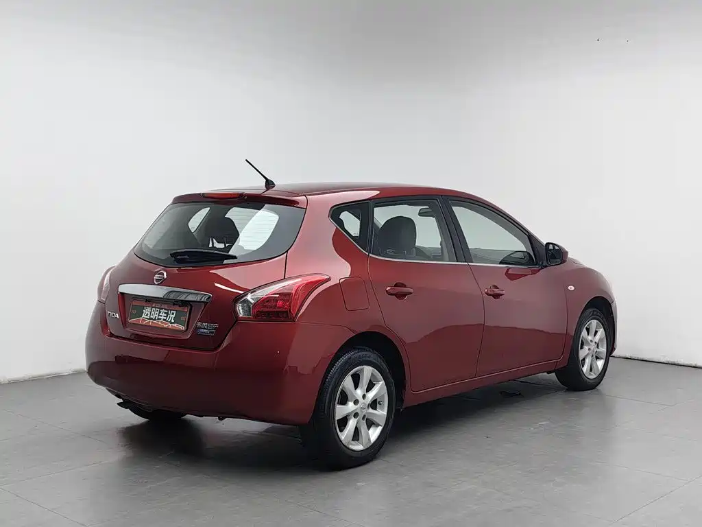 Nissan Tiida — миниатюра 2