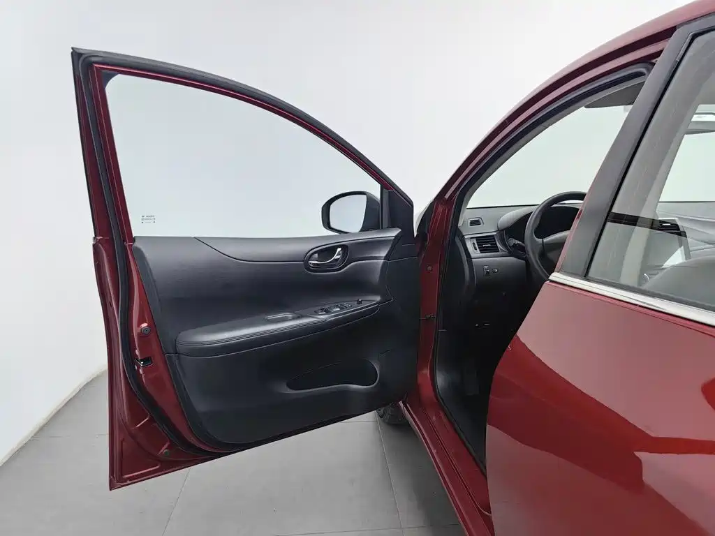 Nissan Tiida — миниатюра 8