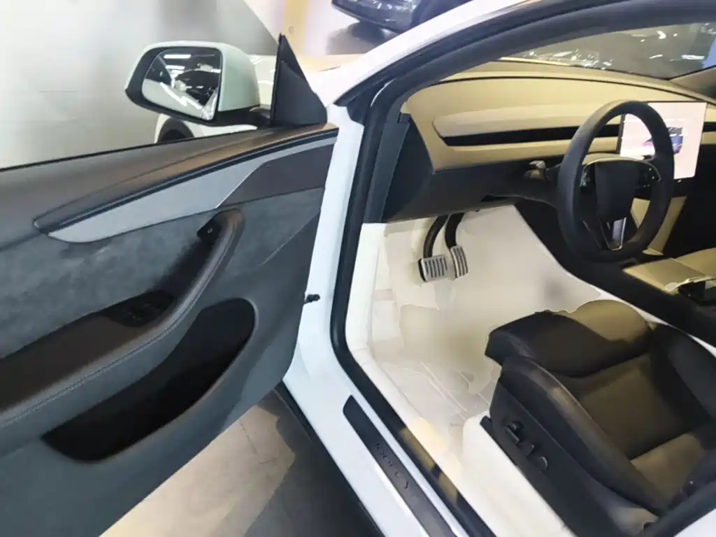 Tesla Model Y L — миниатюра 16