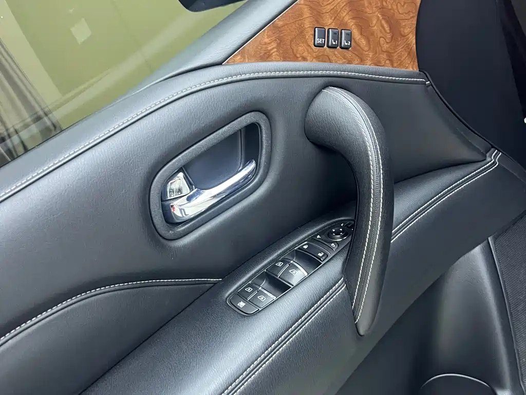 Infiniti QX80 — миниатюра 7