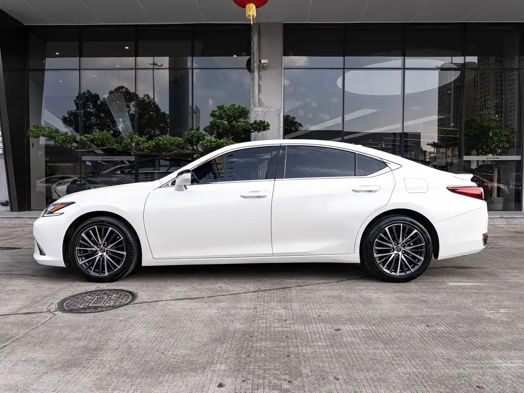 Lexus ES — миниатюра 4