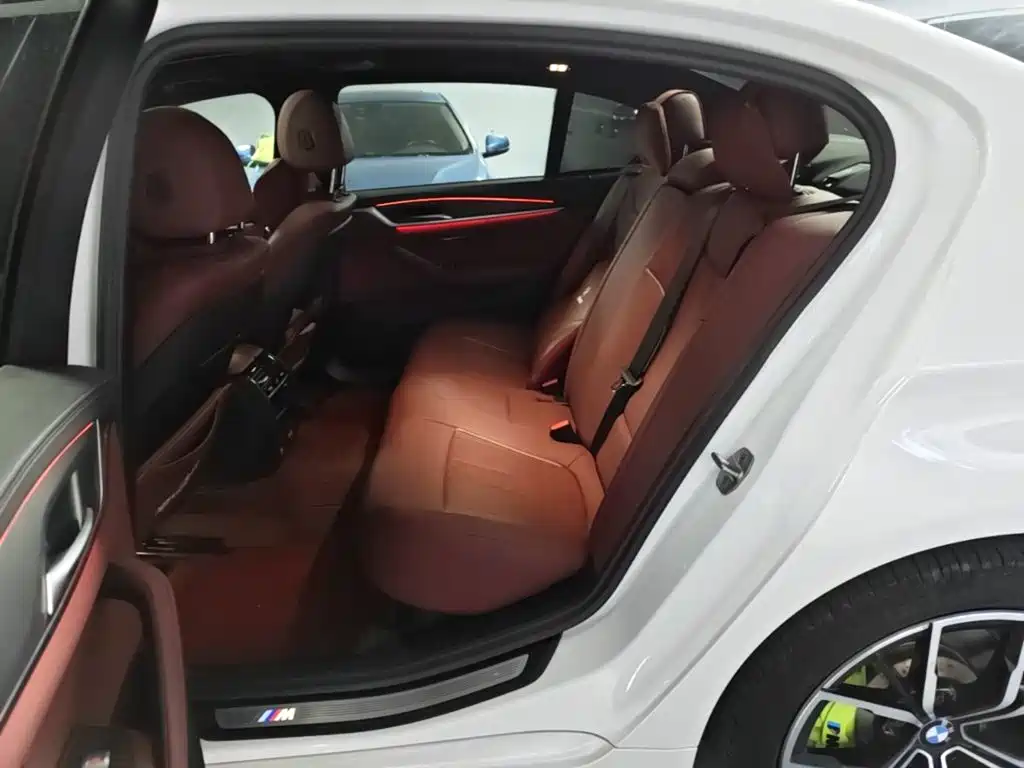 BMW 5 Series — миниатюра 17