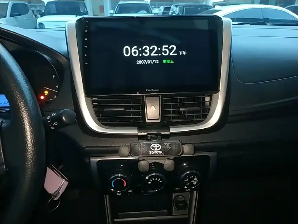 Toyota Yaris L — миниатюра 13