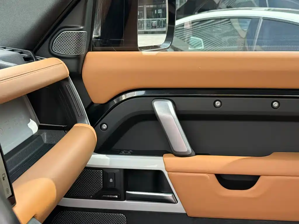 Land Rover Defender — миниатюра 16