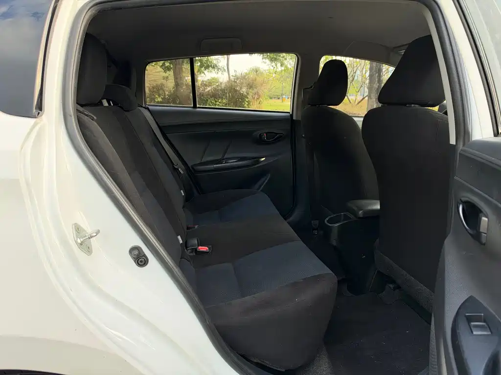 Toyota Yaris L — миниатюра 12