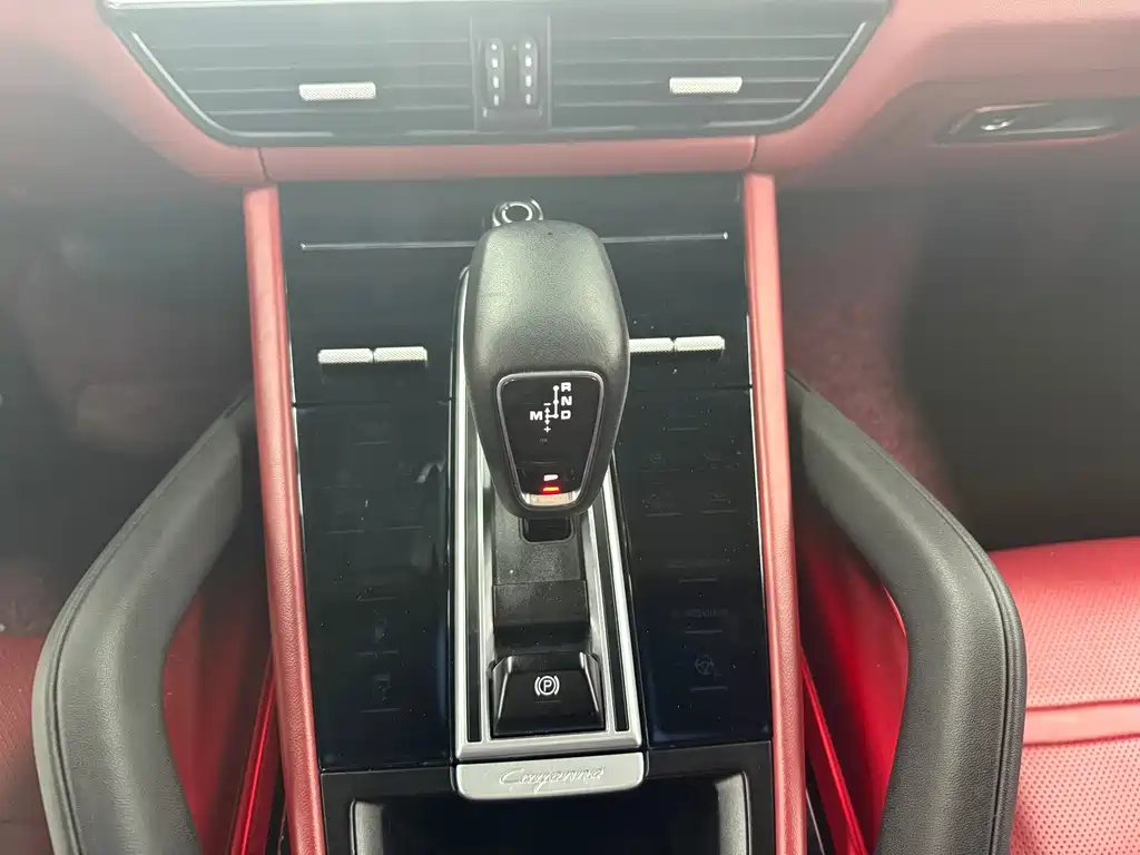 Porsche Cayenne — миниатюра 7