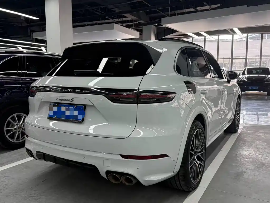 Porsche Cayenne — миниатюра 13
