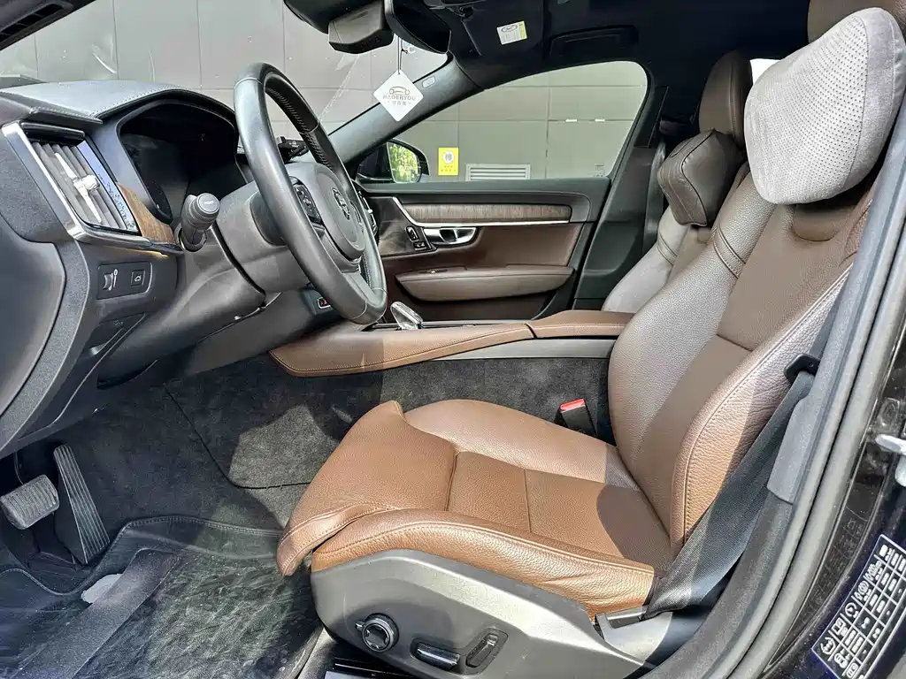 Volvo S90 — миниатюра 5