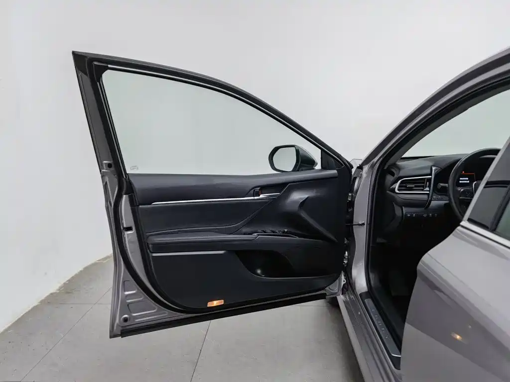 Toyota Camry — миниатюра 8