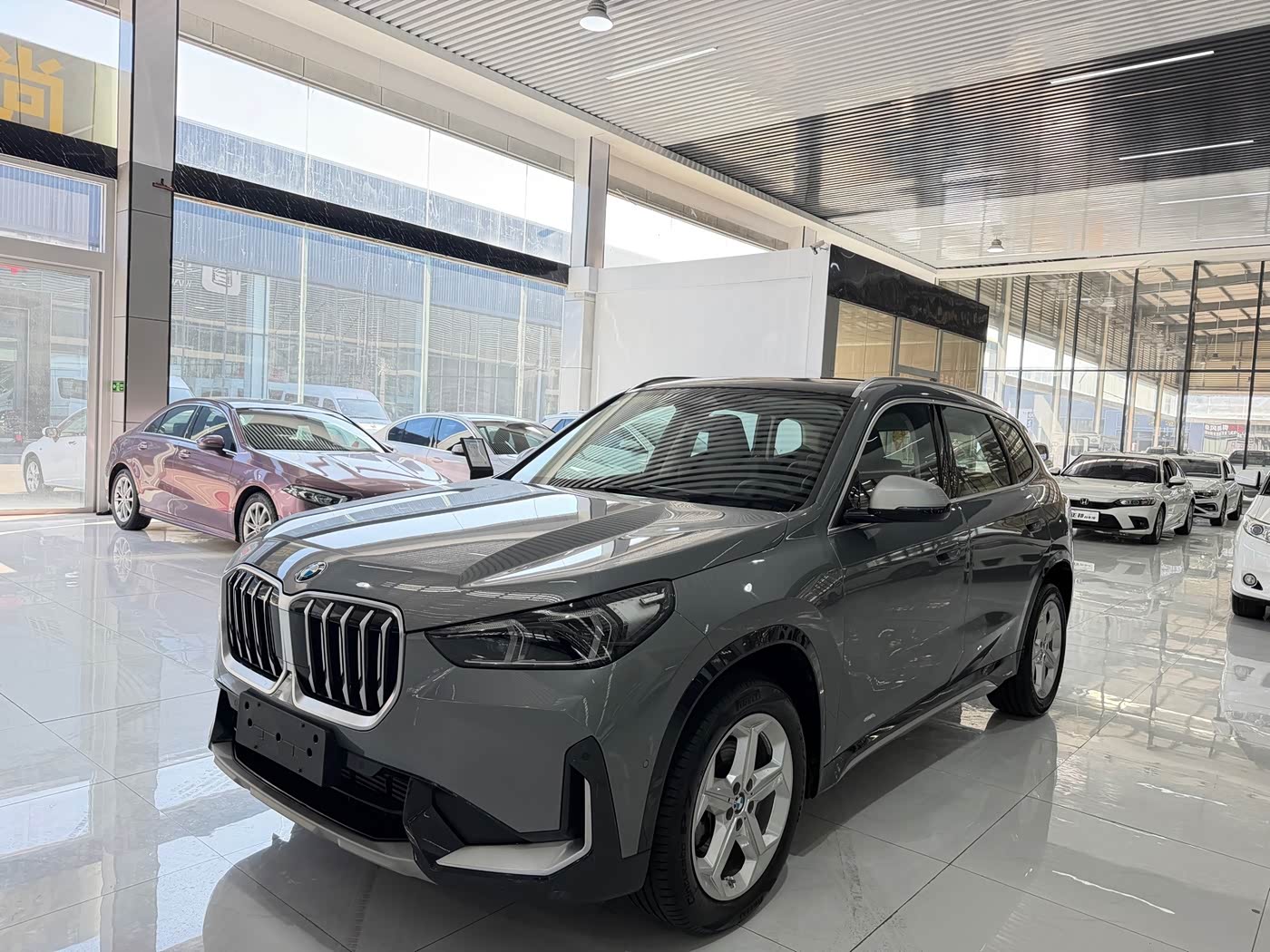 BMW X1 1.5 л 2023 г. Серебристо-серый, пробег 37000 км