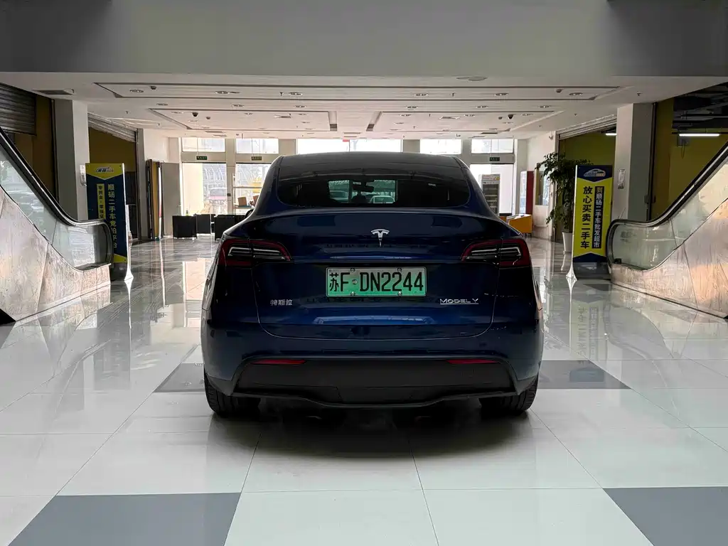 TESLA MODEL Y