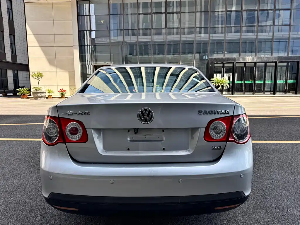 Volkswagen Sagitar 2009 2.0L AT