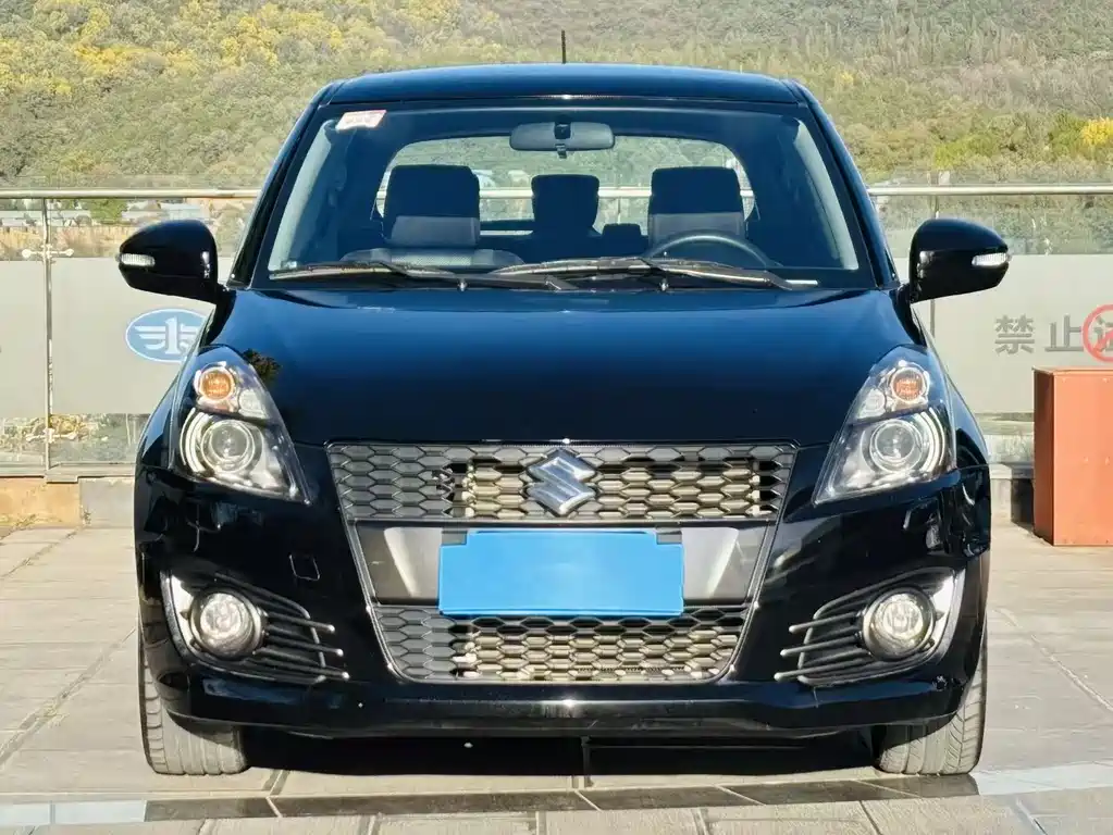 Suzuki Swift 1.6L CVT 2WD Luxury Edition, фото 2