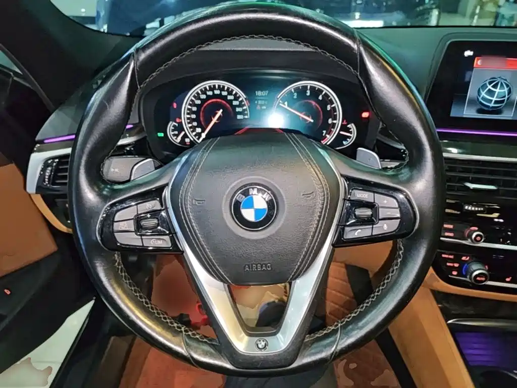 BMW 5 Series — миниатюра 11