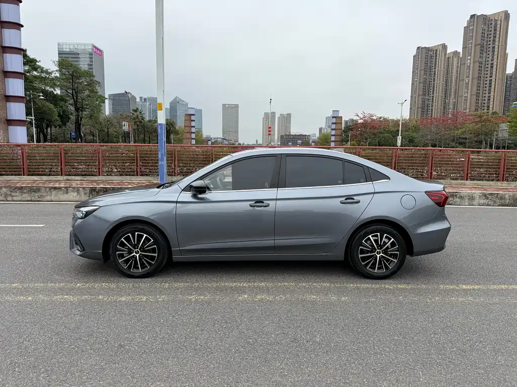 ROEWE I5