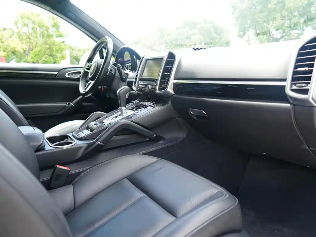 Porsche Cayenne Hybrid — миниатюра 11
