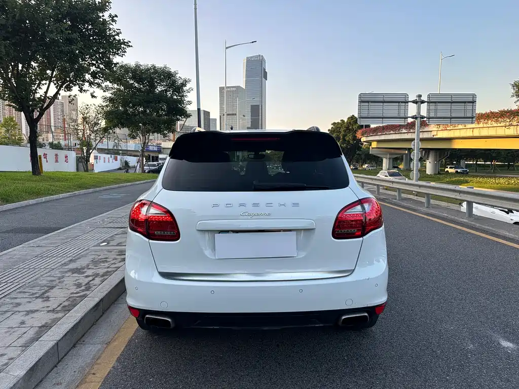 Porsche Cayenne — миниатюра 15