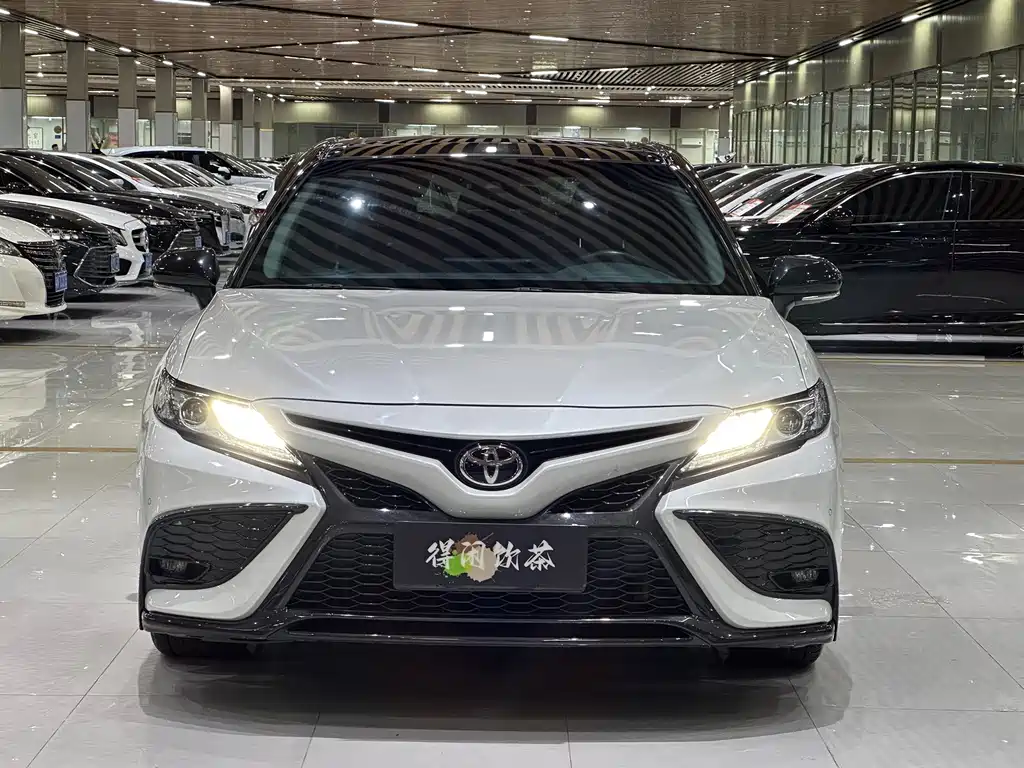 Toyota Camry — миниатюра 2