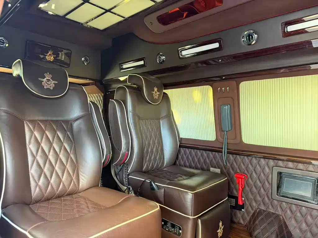 Ford E350 — миниатюра 12