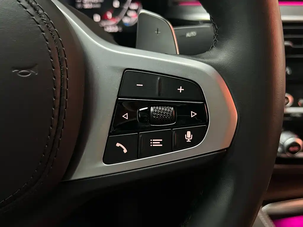 BMW 5 Series — миниатюра 21